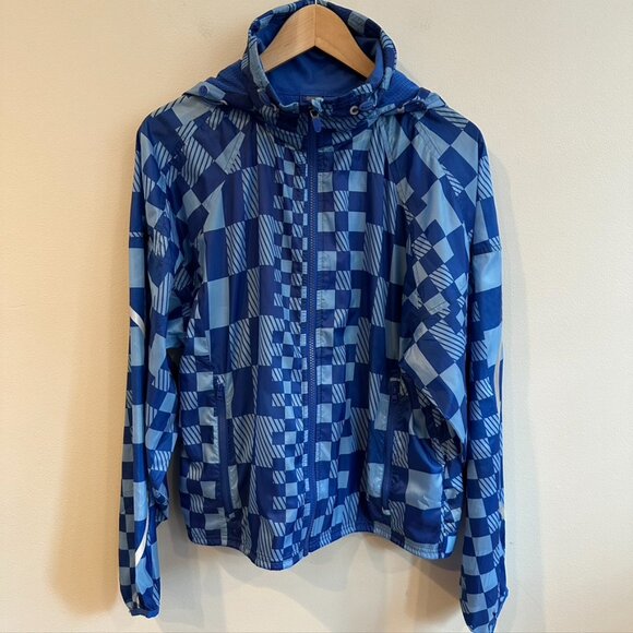 Sweaty Betty Pack Away Lightweight Jacket in Blue Graphic Print - Picture 6 of 7